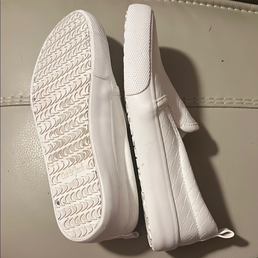 Cat & Jack Kids White Slip-On Shoes Size 2 - Picture 4 of 12